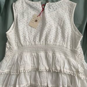 NWT Off white eyelet sleeveless blouse